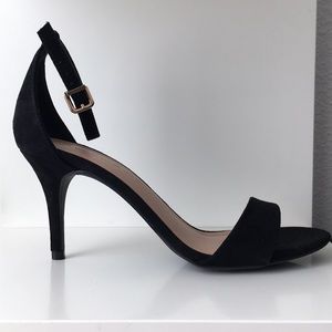 Lulu’s Black Suede Heels
